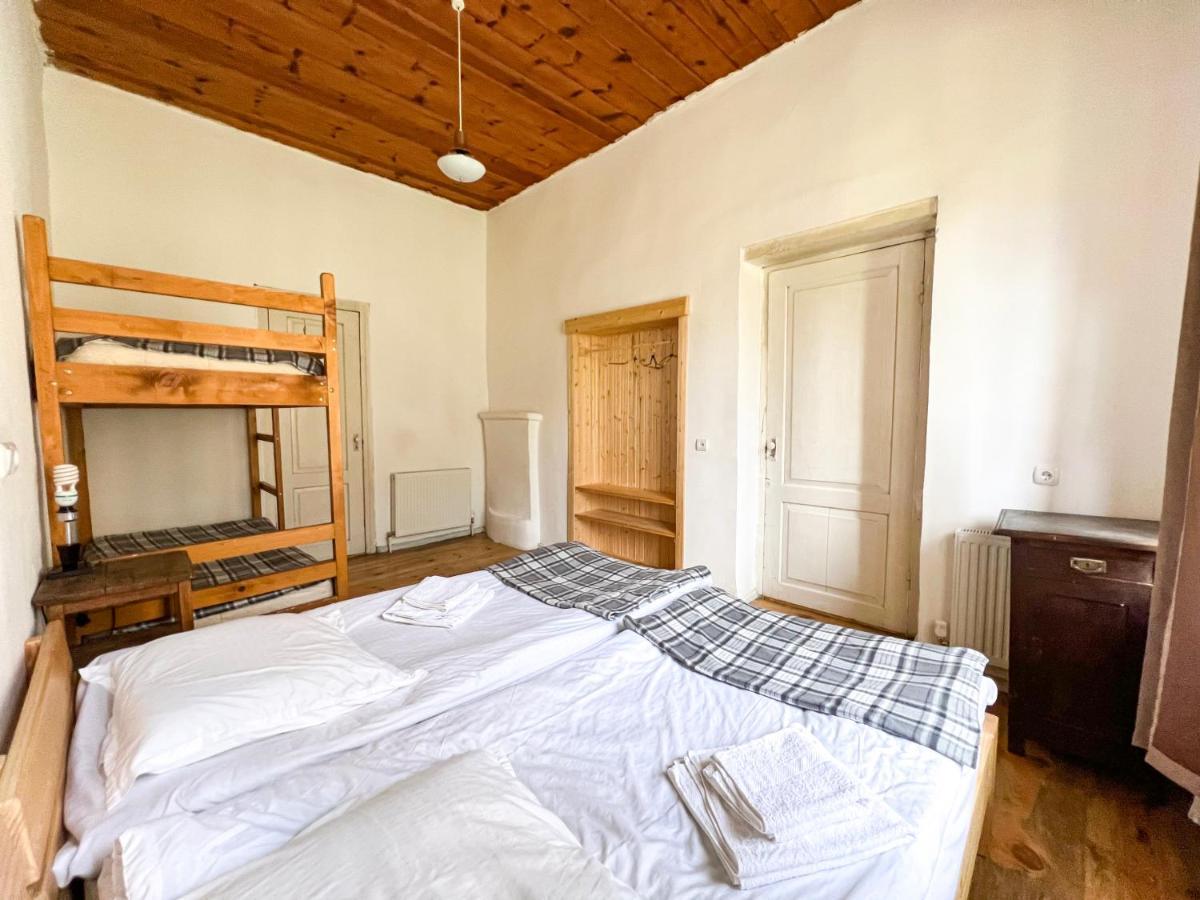 Guest House Svan-Ski Mestia Bagian luar foto
